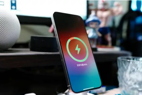 乐亭苹果15换屏服务分享用什么充电器给iPhone15充电更好 